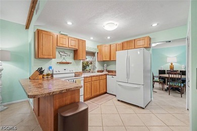 LOTS of Space! Located on an oversized 3-lot site, this - photo 10