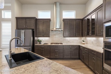 Why wait for new construction? This like-new move-in ready 2022 - photo 26