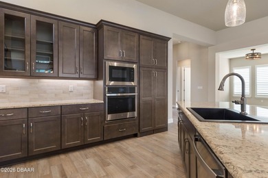Why wait for new construction? This like-new move-in ready 2022 - photo 28