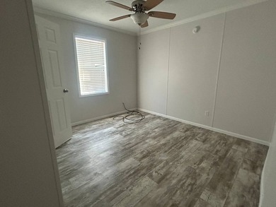 Welcome to your charming abode! This freshly painted 2023 - photo 11