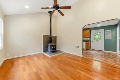 Additional listing photo 1