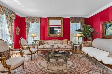 This exceptional Center Hall Colonial offers luxury, privacy - photo 7
