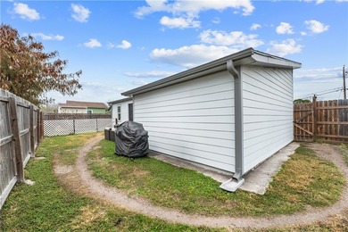 This beautiful 3 bedroom, 2 bath home with 1 car garage is ready - photo 12