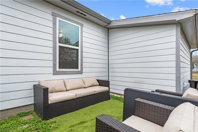 This beautiful 3 bedroom, 2 bath home with 1 car garage is ready - photo 13