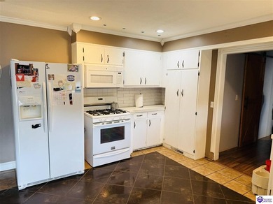 BEAUTIFULLY UPDATED 3 BEDROOM, 1.5 BATH HOME offering comfort - photo 15