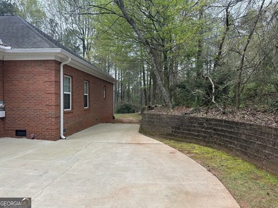 Located in The Cloisters, this 5 bedroom, 3.5 bath home is - photo 5