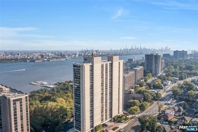 Premier luxury living opportunity in one of the most exclusive - photo 1