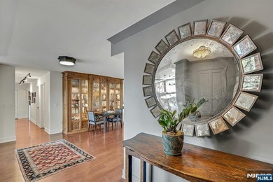Premier luxury living opportunity in one of the most exclusive - photo 2