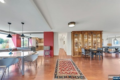 Premier luxury living opportunity in one of the most exclusive - photo 3