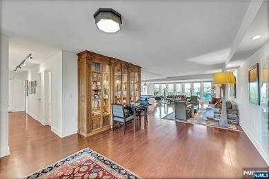 Premier luxury living opportunity in one of the most exclusive - photo 4