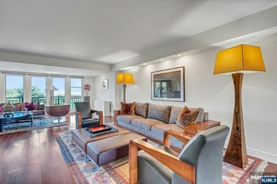 Premier luxury living opportunity in one of the most exclusive - photo 7