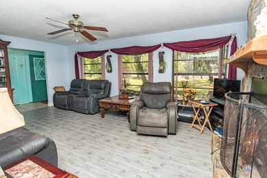 Exceptional 3 Bed/2 Bath home with situated on a generous 1 - photo 4
