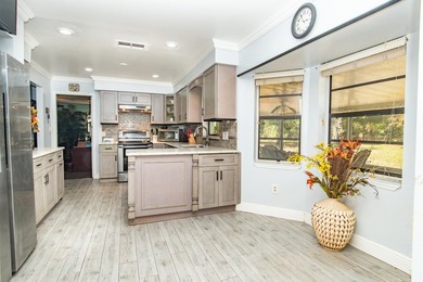 Exceptional 3 Bed/2 Bath home with situated on a generous 1 - photo 8