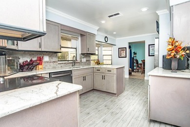 Exceptional 3 Bed/2 Bath home with situated on a generous 1 - photo 10