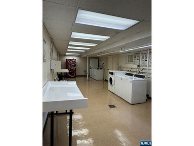 The monthly maintenance fee includes heat, hot and cold water - photo 5