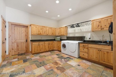 Initially operated as a B&B, this property can accommodate many - photo 42