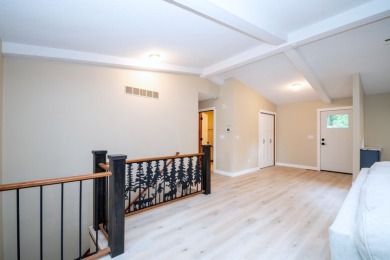 Large Lakefront Property an Ideal Weekend Retreat - photo 4