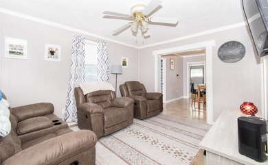 Affordable and adorable! Cozy 2 bedroom 1 bath with a 12x16 up - photo 5