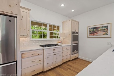 COME EXPLORE KENSINGTON HEIGHTS! This stunning 4-Bedroom, 4 - photo 12