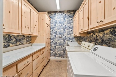 COME EXPLORE KENSINGTON HEIGHTS! This stunning 4-Bedroom, 4 - photo 16