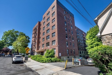 Spacious 1-Bedroom apartment located in the Spuyten Duyvil - photo 18