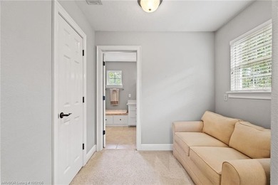 COME EXPLORE KENSINGTON HEIGHTS! This stunning 4-Bedroom, 4 - photo 25
