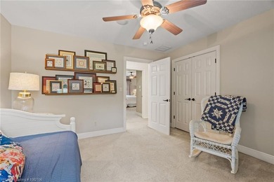 COME EXPLORE KENSINGTON HEIGHTS! This stunning 4-Bedroom, 4 - photo 28