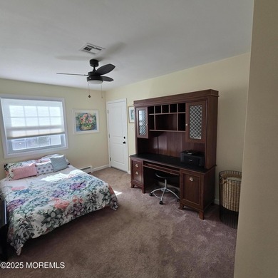 Beautifully renovated Lakeview model complete with a gorgeous - photo 13
