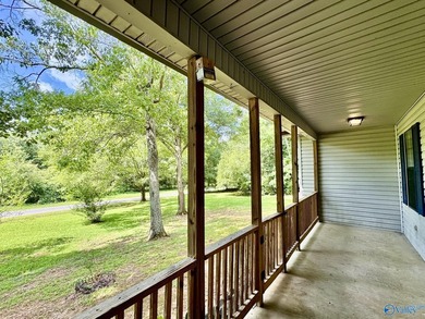 Nice, private, 3 bedroom, 2 bath home located minutes from Weiss - photo 3