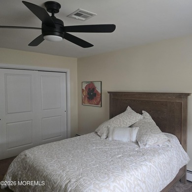 Beautifully renovated Lakeview model complete with a gorgeous - photo 17