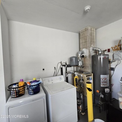 Beautifully renovated Lakeview model complete with a gorgeous - photo 19