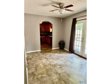 Nice, private, 3 bedroom, 2 bath home located minutes from Weiss - photo 9