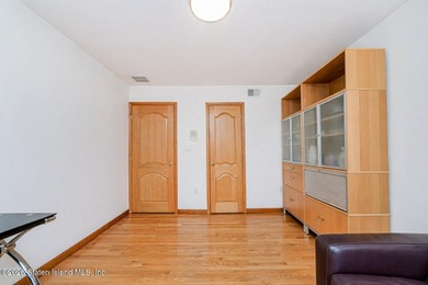Welcome to 31 4th Court! This stunning 1-family colonial, is - photo 21