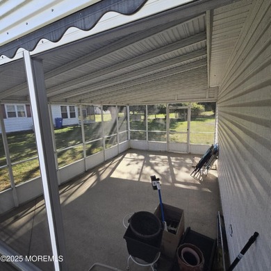 Beautifully renovated Lakeview model complete with a gorgeous - photo 23