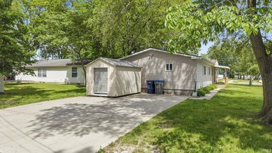 Well-maintained 3 bedroom, 2 bath home offering over 1,300 - photo 2