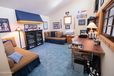 GOLF COURSE VIEWS! Welcome to your Pocono escape! This bright - photo 34
