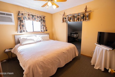 GOLF COURSE VIEWS! Welcome to your Pocono escape! This bright - photo 37