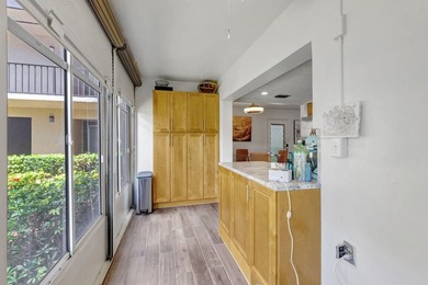 Rare 1st Floor Gem in Isle of Capri - Fully Updated! Experience - photo 4