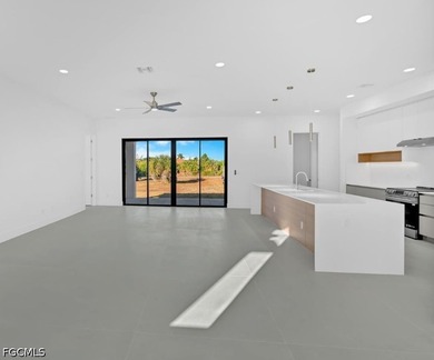 Brand-new construction with a clean, modern coastal vibe in Port - photo 9