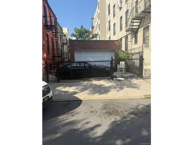 Excellent investment opportunity in the heart of the Bronx! This - photo 3