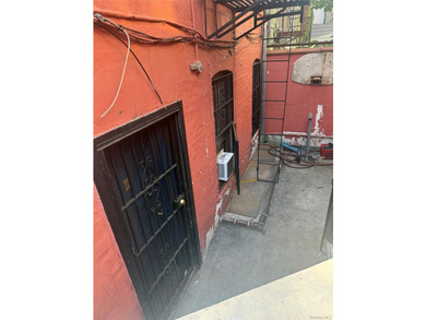 Excellent investment opportunity in the heart of the Bronx! This - photo 8