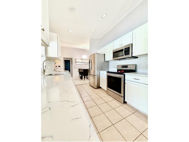 Welcome to this inviting three-bedroom, two-bathroom - photo 24