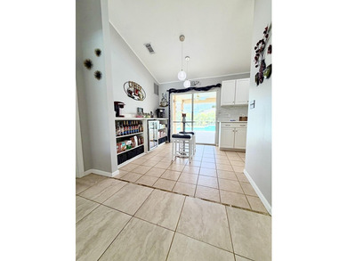 Welcome to this inviting three-bedroom, two-bathroom - photo 33