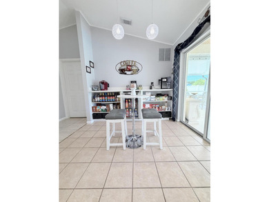 Welcome to this inviting three-bedroom, two-bathroom - photo 35