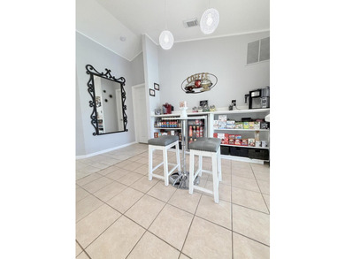 Welcome to this inviting three-bedroom, two-bathroom - photo 36