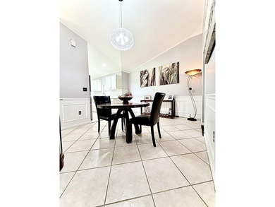 Welcome to this inviting three-bedroom, two-bathroom - photo 37