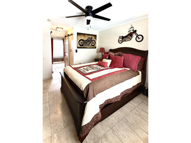 Welcome to this inviting three-bedroom, two-bathroom - photo 41