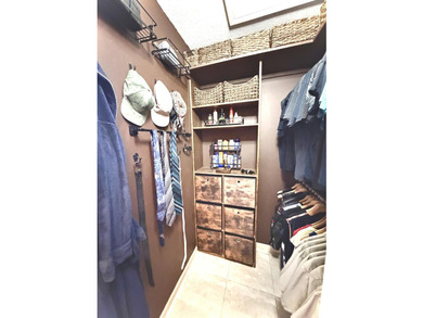 Welcome to this inviting three-bedroom, two-bathroom - photo 48