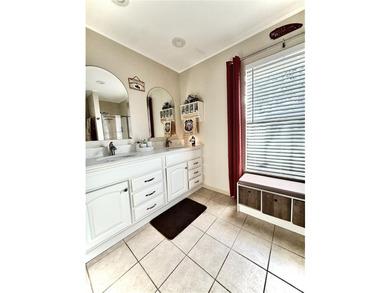 Welcome to this inviting three-bedroom, two-bathroom - photo 49