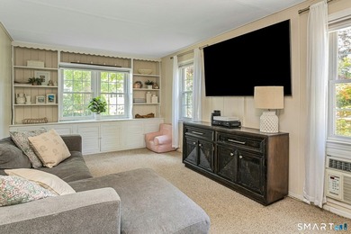 Very cute 2BR 1.5Bath Antique Cape set on a large level lot in - photo 12